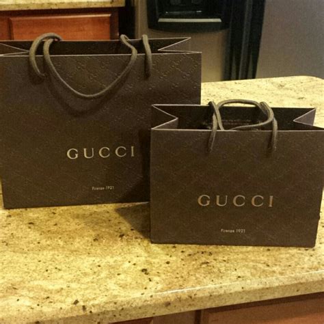 gucci shopping bag logo